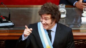 Milei anuncia una bajada de impuestos a exportaciones agropecuarias y el veto a leyes opositoras