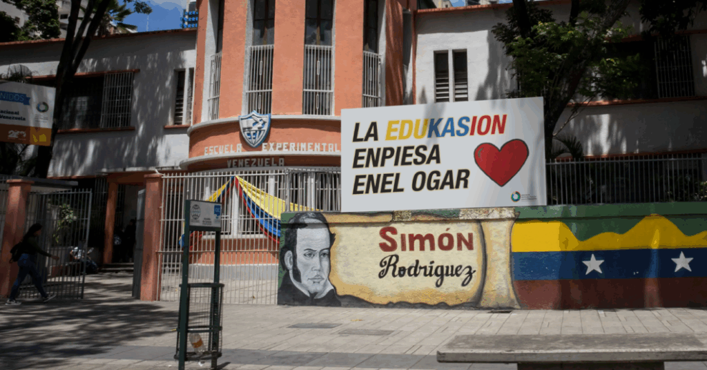 Ministerio de Educación elimina a todos los profesores porque la educación debe venir del hogar