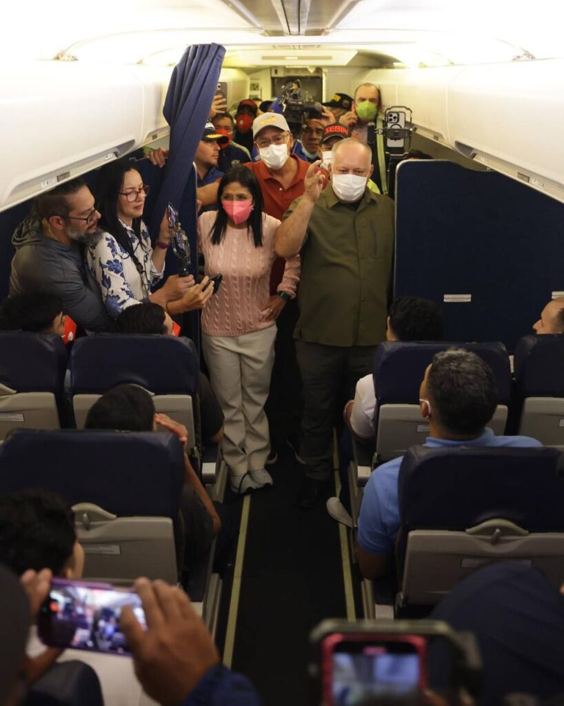 Ministro Cabello denuncia ataque a migrantes y Bukele reacciona