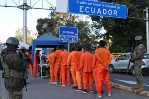 Ministro de Ecuador afirma que presos deportados a Colombia no pueden volver en 40 años – AlbertoNews