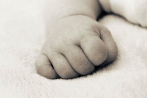 Muere bebé de 9 meses tras ser maltratada
