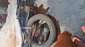 Muere motorizado al ser impactado por un camión cisterna