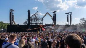 Muere una mujer durante la primera noche del festival Tomorrowland | elperiodico.com