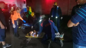 Mujer resultó herida por lanzarse de una moto en San Diego 