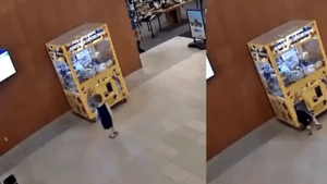 Niño quedó atrapado en una máquina de peluches y las autoridades tuvieron que iniciar un operativo para sacarlo