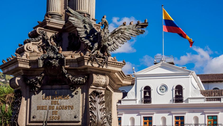Noboa reduce gobierno y despide 5.000 funcionarios públicos – DW – 25/07/2025