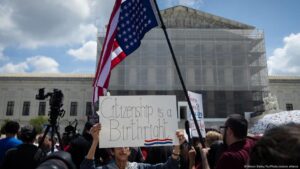 Orden de Trump de eliminar ciudadanía enfrenta otro traspié – DW – 24/07/2025