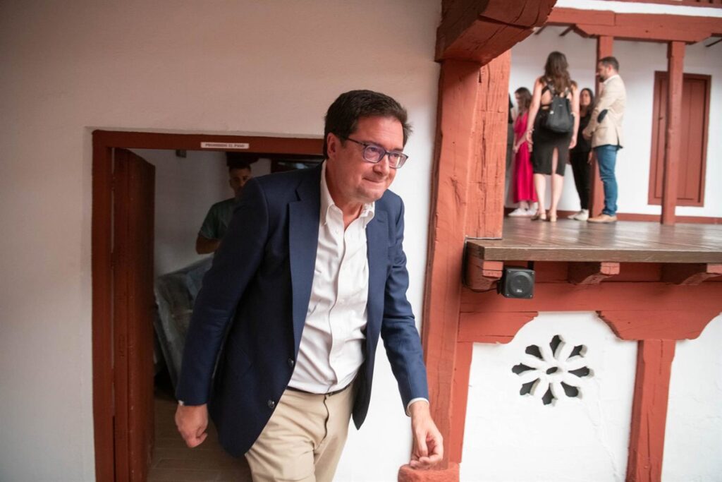 Óscar López cree que Feijóo "perdió los papeles" ayer y le tacha como "el político más sucio" que ha habido en España