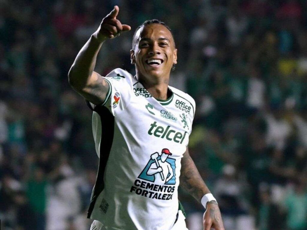 Pachuca oficializa la llegada de Jhonder Cádiz
