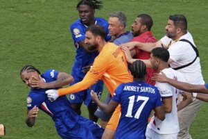 Palmer y el Chelsea hacen humano al PSG en una final del Mundial que termina con manotazo de Luis Enrique a Joao Pedro | elmundo.es