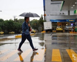 Persistirán las lluvias en el país por el paso de dos ondas tropicales