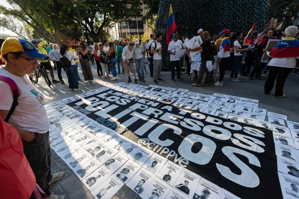 Familiares exigen liberación de presos políticos de siete estados 