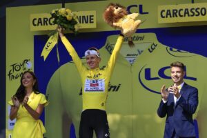 Pogacar celebra su póquer y Van Aert le roba el último show en París | europapress.es