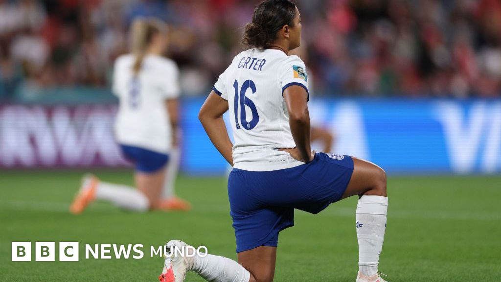 Por qué las jugadoras de la selección inglesa dejarán de arrodillarse como hacían hasta ahora para protestar contra el racismo
