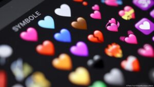 Por qué un simple emoji puede salvar tus relaciones – DW – 04/07/2025