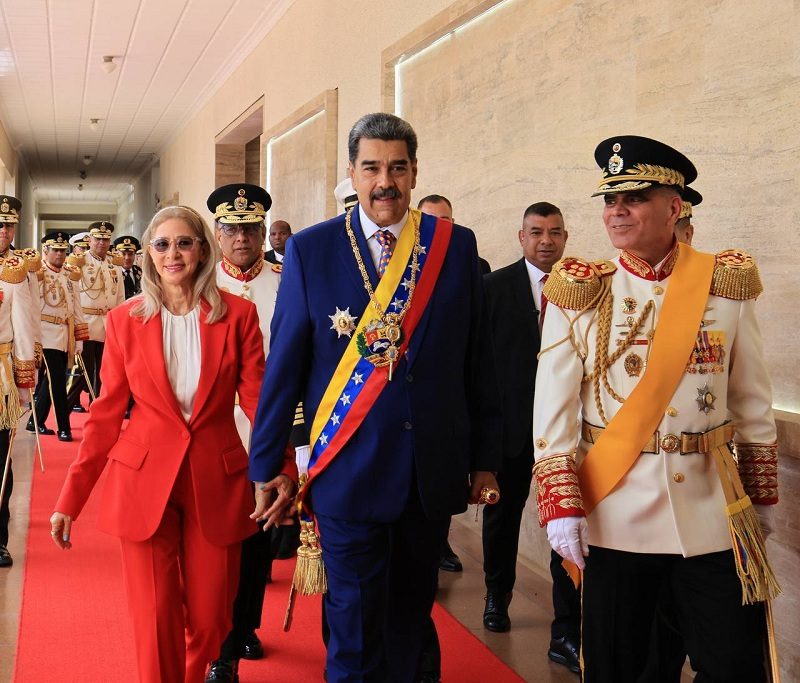 Presidente Maduro: “El bastón de mando jamás caerá en manos de un títere”