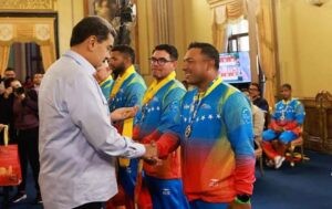Presidente Maduro condecora al equipo campeón de la Copa Mundial de Sóftbol Masculino 2025 – Correo del Orinoco