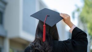 Prohiben el cobro de paquetes de grado en universidades públicas