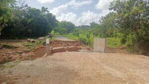 Reconstruirán puente que colapsó por las lluvias en Casacoima