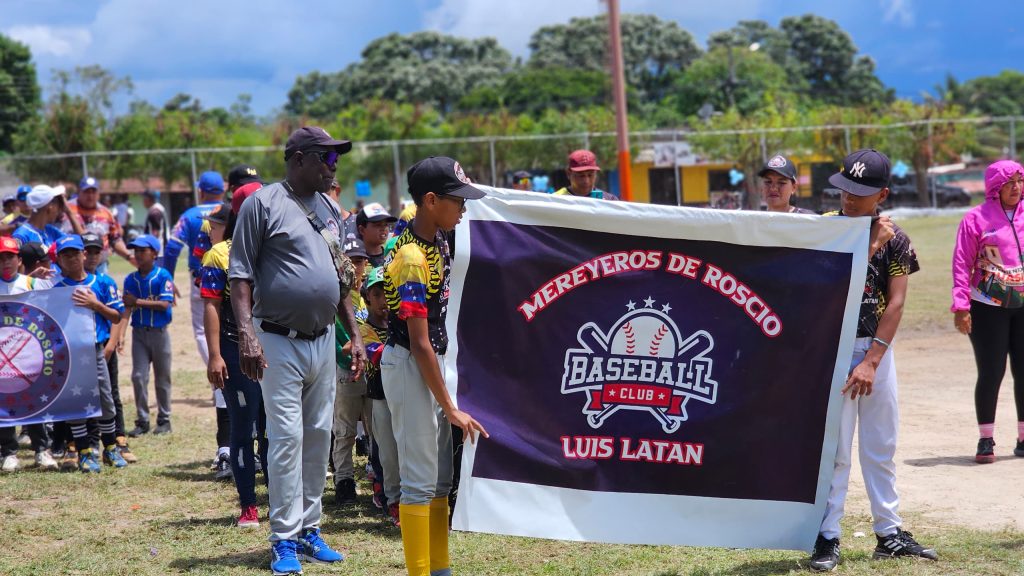Reinauguran estadio Manuel Delfino en Guasipati