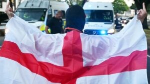 Reino Unido | Al menos seis detenidos tras una nueva jornada de protestas contra los solicitantes de asilo en Inglaterra | elperiodico.com