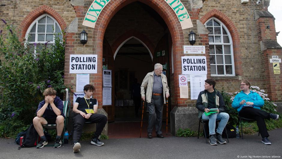 Reino Unido busca rebajar la edad de voto a los 16 años – DW – 17/07/2025