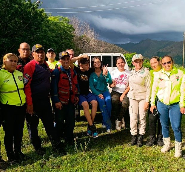 Rescatan a tres jóvenes que se habían extraviado en el cerro Hotel Maracay