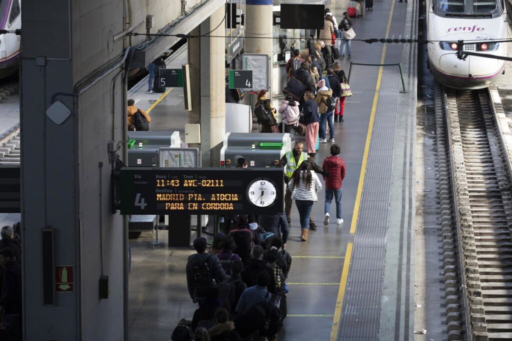Retrasos importantes en trenes con destino u origen Andalucía por una nueva incidencia en La Sagra