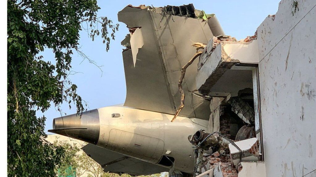 Revelaron el audio de los pilotos del avión que se accidentó en la India y se profundizaron las dudas