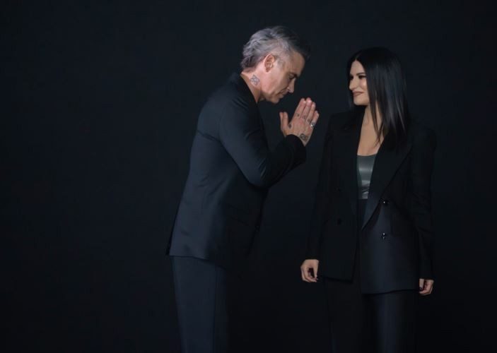 Robbie Williams y Laura Pausini abrirán el show musical en la final del Mundial de Clubes