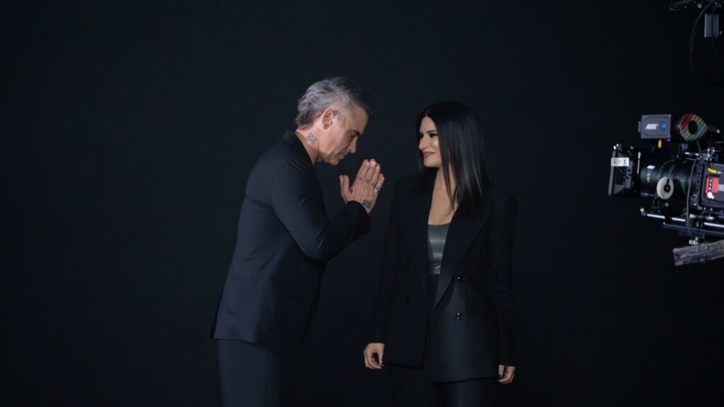 Robbie Williams y Laura Pausini actuarán en la previa de la final del Mundial de Clubes - AlbertoNews