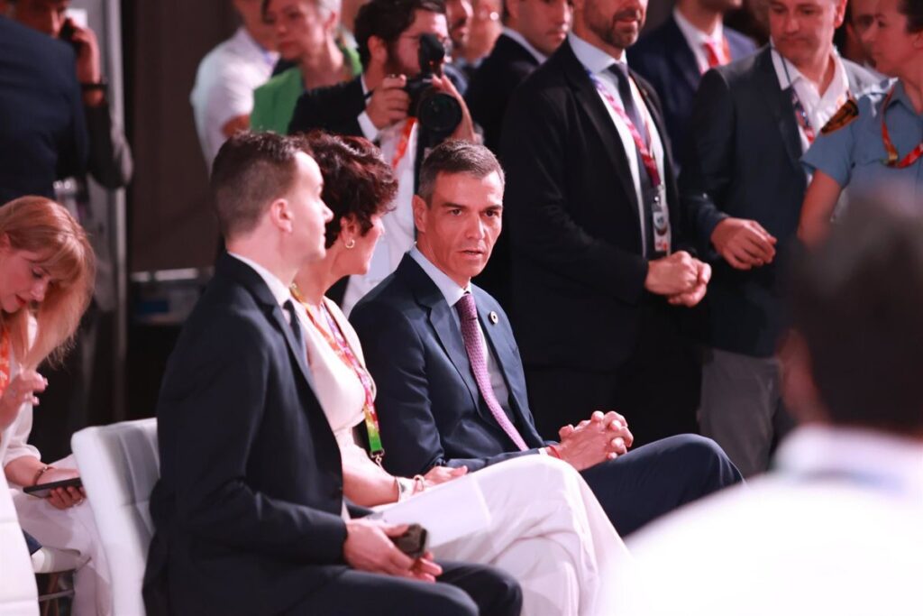 Sánchez advierte de que los aranceles son "un freno" a la economía mundial que caerá por debajo del 3%