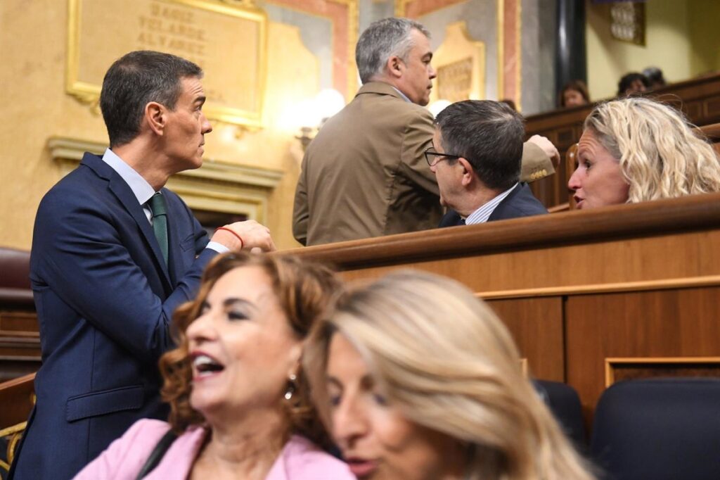 Sánchez comunica los primeros relevos para renovar la Ejecutiva tras el escándalo de Santos Cerdán