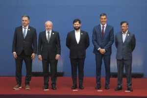Sánchez defiende en Chile un frente progresista ante una derecha que ha "sucumbido al discurso de la ultraderecha"