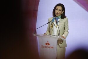 Santander acuerda comprar TSB a Sabadell por unos 3.000 millones de euros