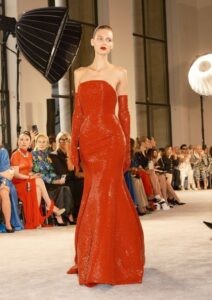 Schiaparelli rememora el pasado para imaginar el futuro en su desfile de Alta Costura