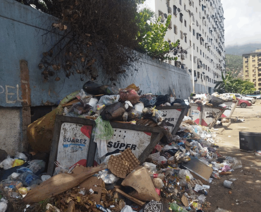 Se ahogan en basura en la Opppe 27