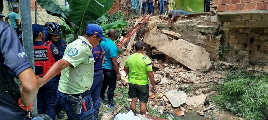 Se desplomó puente durante caminata de candidato del PSUV