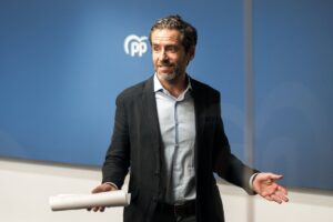 Sémper desvela que padece un tumor cancerígeno pero que la "expectativa médica es de curación"