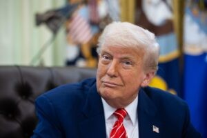 Senado de EE.UU. aprueba plan fiscal de Trump que incluye impuesto a remesas