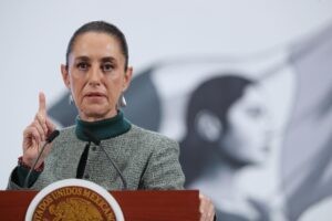 Sheinbaum critica el plan fiscal de EEUU por reforzar medidas contra los migrantes