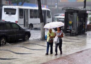 Siguen las lluvias este viernes por el paso de la onda tropical 12