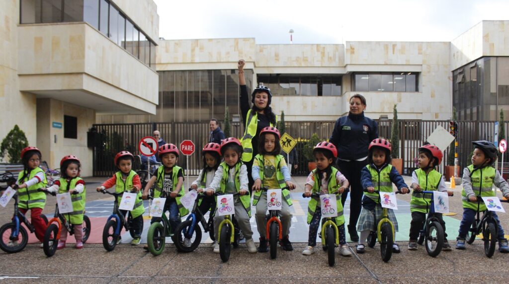 Taller Pedaletras promueve la lectura y el uso de la bicicleta