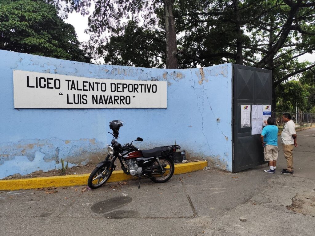 “Tengo que tomarme una foto dentro del centro para que mi jefa sepa que voté”