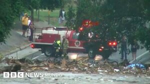 “Terribles” inundaciones en Texas que han dejado al menos 24 muertos y hasta 25 niñas desaparecidas