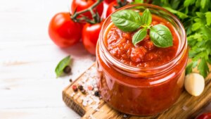 Todo lo que debes saber para escoger la mejor salsa de tomate en el supermercado, según una nutricionista