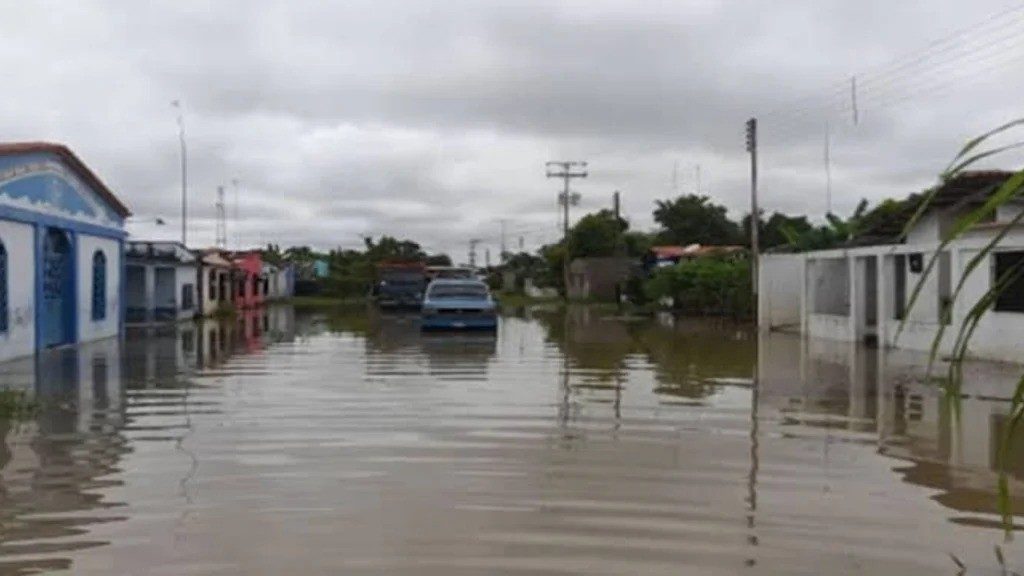 Trasladan a unas 170 familias a refugios debido a las lluvias en el sur de Venezuela - AlbertoNews
