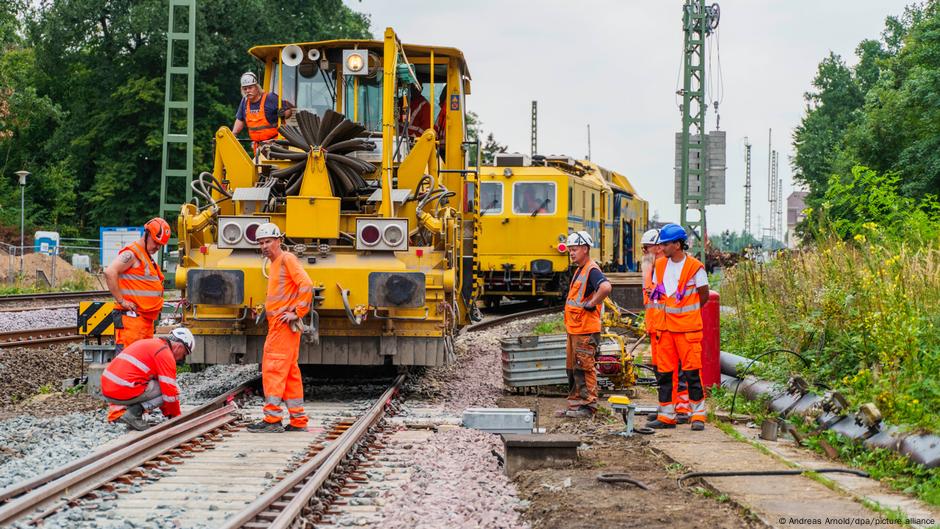 Trenes alemanes retrasan su meta de puntualidad hasta 2036 – DW – 16/07/2025
