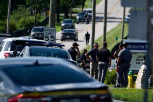 Tres muertos, incluido el atacante, tras dos tiroteos en un aeropuerto y una iglesia de Kentucky (EE.UU.)
