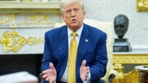 Trump aterriza en Escocia para promocionar sus resorts y estrechar lazos con el Reino Unido | elperiodico.com